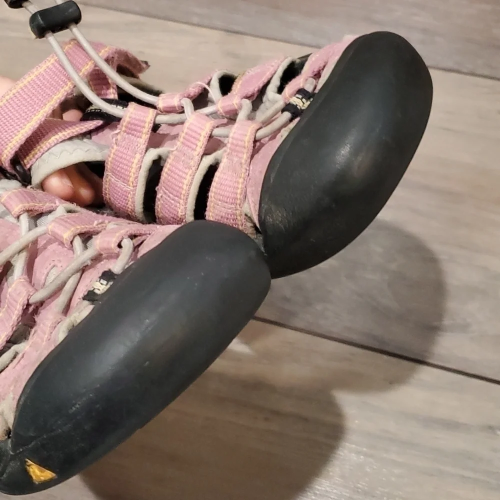 KEEN kids girl outdoor hiking shoes Sandals sz 8.5